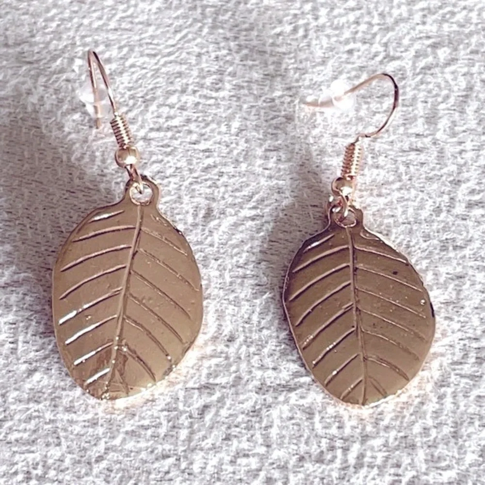 Leaf gold dangle earrings